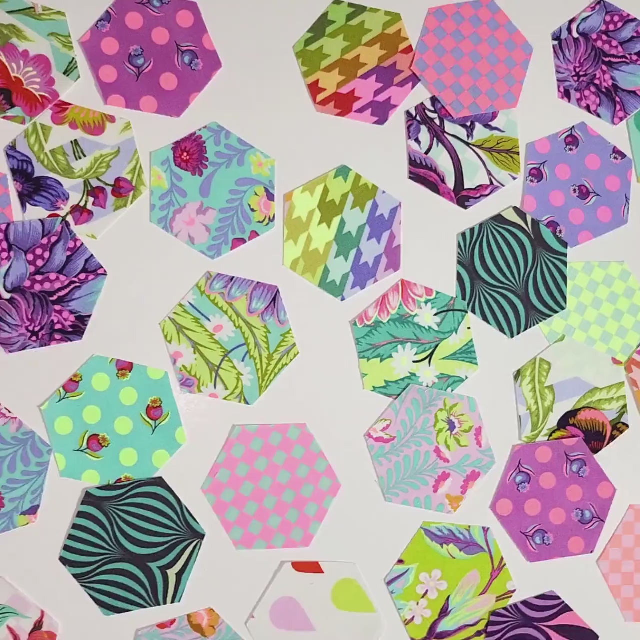 EPP Kit Tula Pink Untamed Hexies: 42 diecut 1-inch Fabric hexagons + Paper Templates